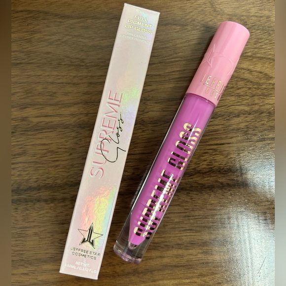 Host Pick 🎉Jeffree Star Queen Supreme Vibrant Pink Lipstick, Full Pigment Gloss - Picture 4 of 6